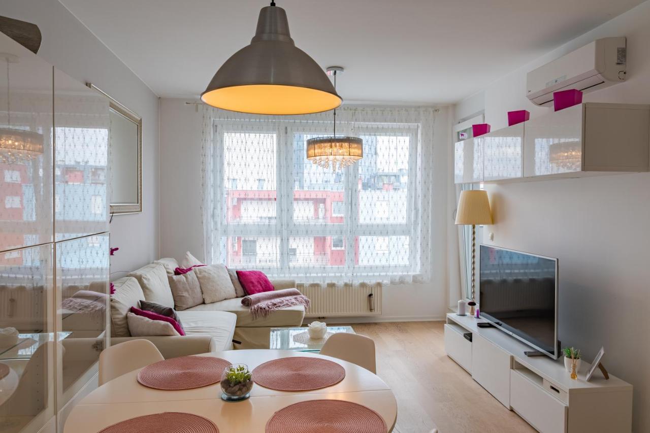 Flexible Selfcheckins 23 - Zagreb - Garage - Electric Vehicle Ccharger - Loggia - New - Luxury Apartman Kültér fotó
